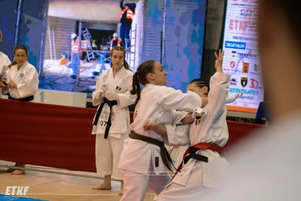 karate-30D98B5EC-0A2E-F9A4-63EC-4C542D009C94.jpg