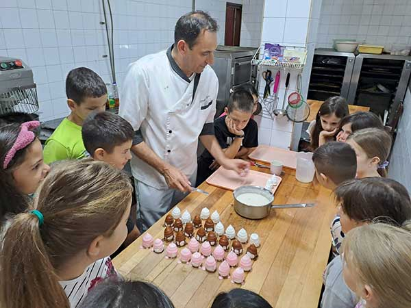 poslasticara-48035D638-1B1E-6DE9-A2AF-298CCF504CD5.jpg