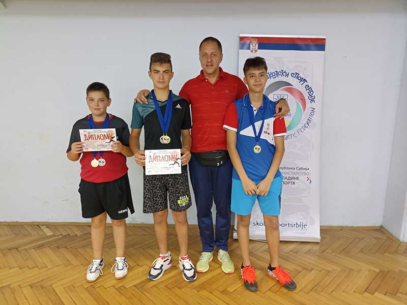 stoni-tenis-29E3215A3-668E-D9FA-2676-BC2F4A97D342.jpg