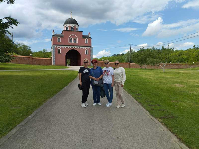 sedmaci-na-ekskurziji-4676C8D16-D5A3-6575-D10B-C77D42C8BF5C.jpg