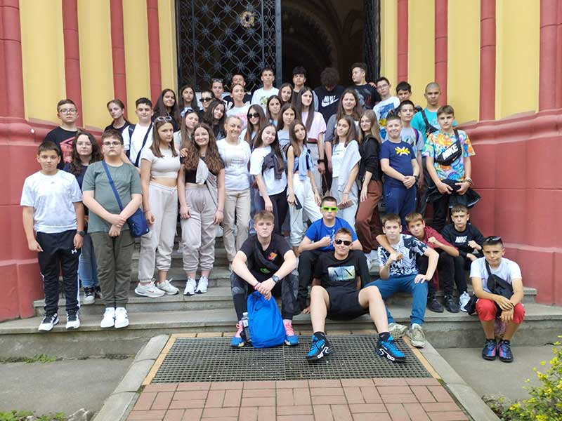 sedmaci-na-ekskurziji-65887F9F7-F3DA-1BEA-445A-8CEC36D6C1CB.jpg