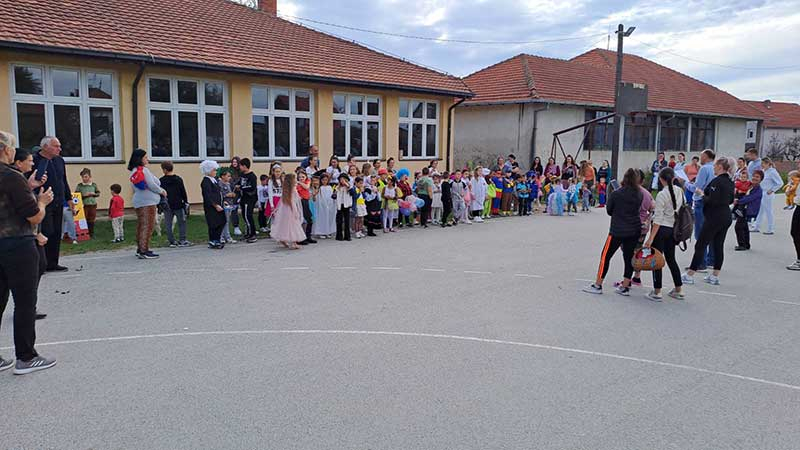 zivot-je-maskenbal-605DB8B9A-2295-9A26-6FAB-130281115CB2.jpg